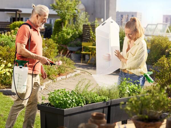Raised Planter with Cover