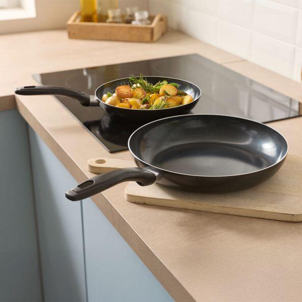 CROFTON(R) 				Aluminium pannen, 2 st.
