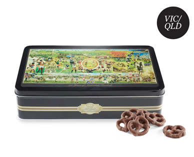 LICENSED FOOTBALL CELEBRATION TIN WITH CHOCOLATE COATED PRETZELS 150G