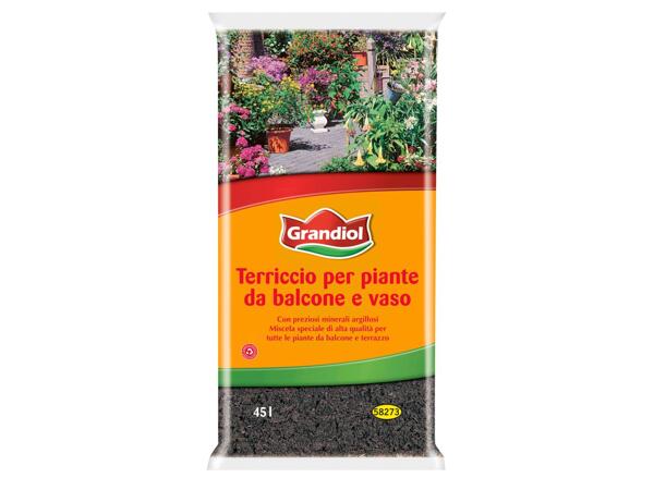 Soil for potted plants and terraces