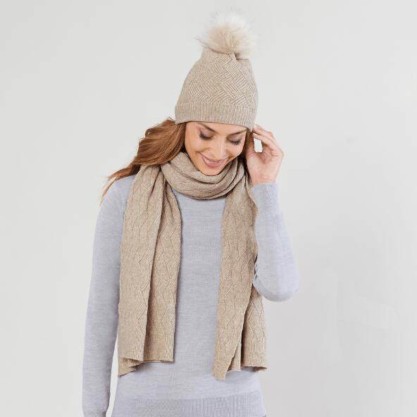 UP2FASHION 				Sjaal en muts