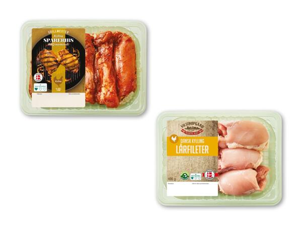 VILSTRUPGÅRD/​GRILLMESTER Danske kyllingespareribs eller dansk kyllingelårfilet