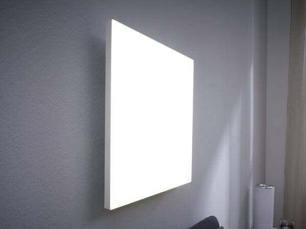 LED-Panel mit fließenden Farbeffekten