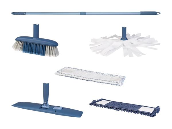 Assortiment d'ustensiles de nettoyage