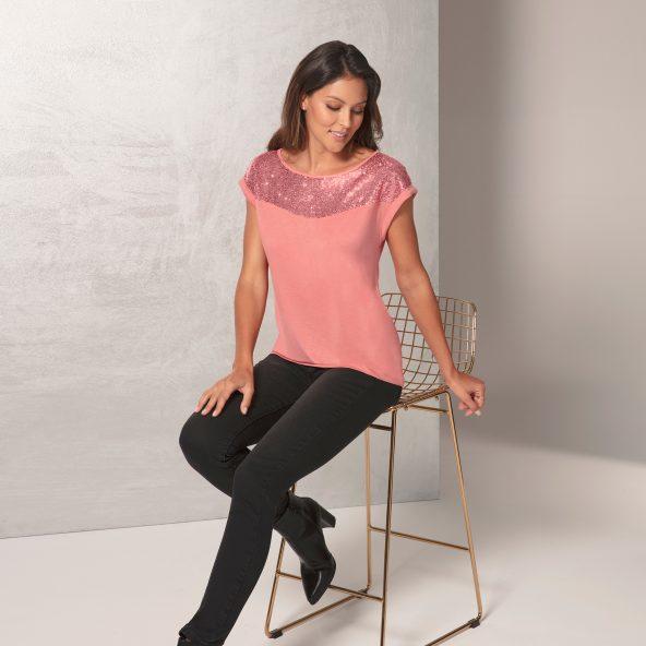 Top eller t-shirt med pailletter