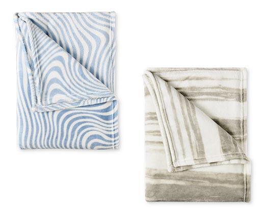 Huntington Home 
 50" x 70" Royal Plush Throw