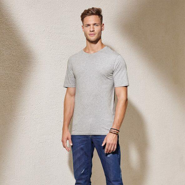 STRAIGHT UP 	 				T-shirt
