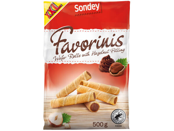 Waffelröllchen mit Haselnussfüllung