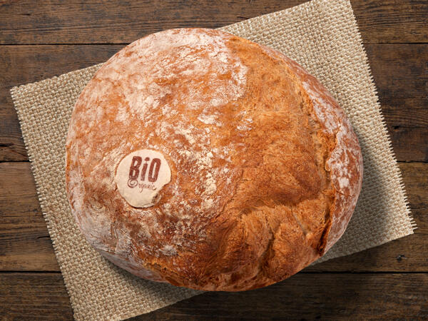 Pain cuit au feu de bois bio