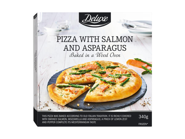 Pizza au saumon et aux asperges