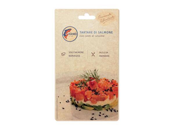 Salmon tartare with sesame seeds