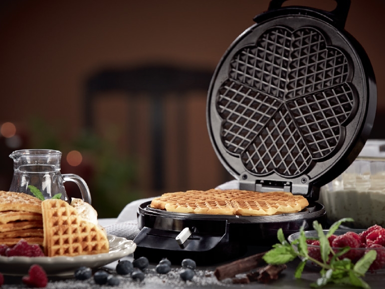 ERNESTO 1,200W Waffle Maker