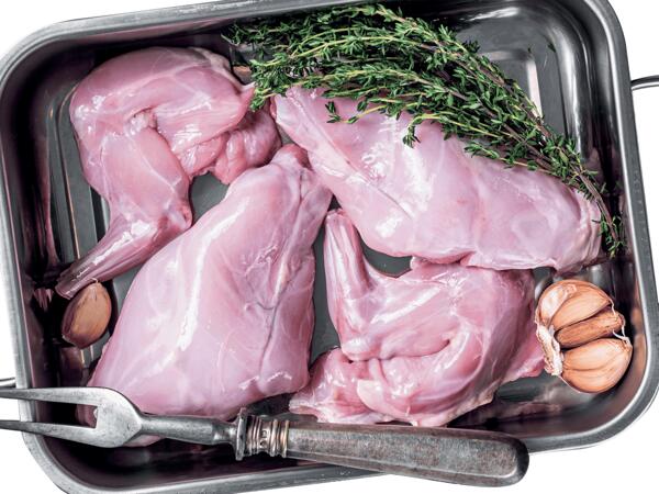 Frische Kaninchenstücke