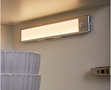 Cabinet Light with Twilight Sensor