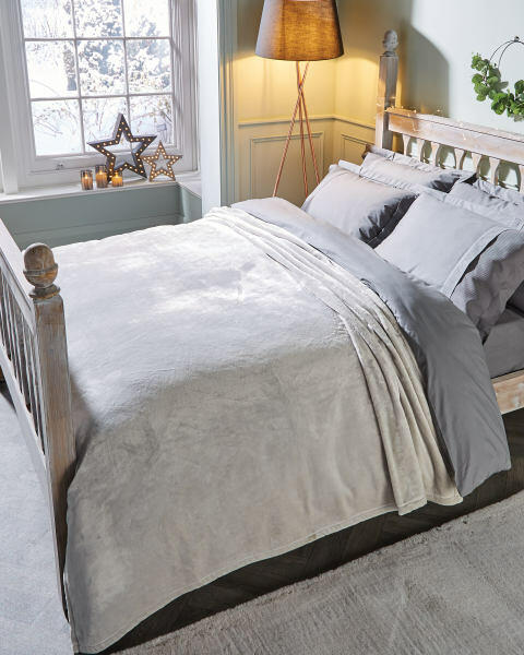 Luxury Cashmere Feel Throw