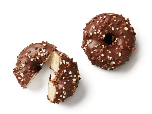 CRONUT S KAKAOVOU POLEVOU A ČOKOLÁDOVÝMI DROPSY
