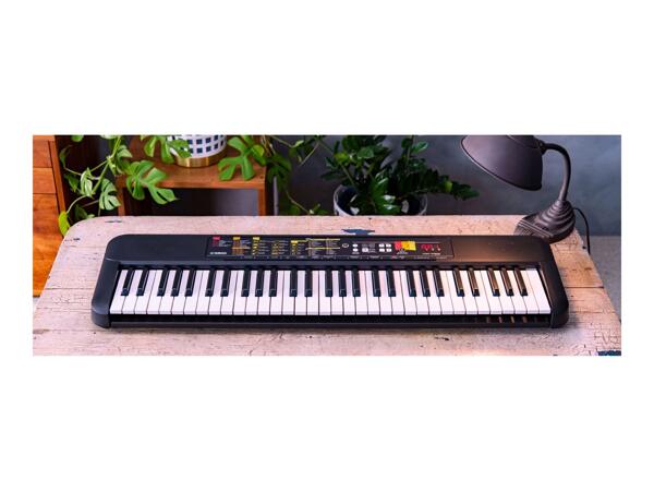 YAMAHA Digital Keyboard PSR-F52