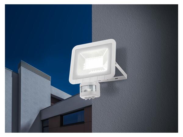 LED outdoor floodlight