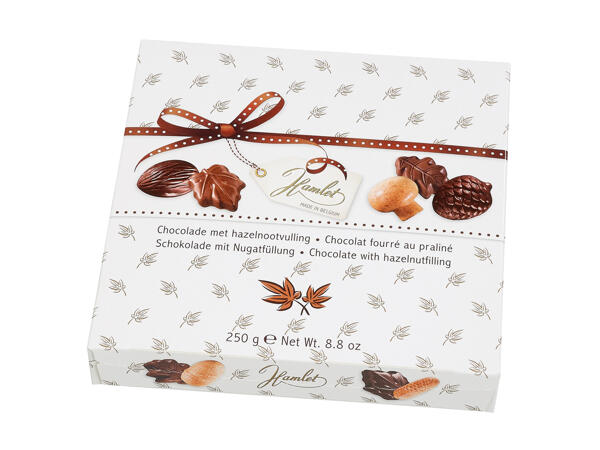 Autumn cookies filled with hazelnut cream