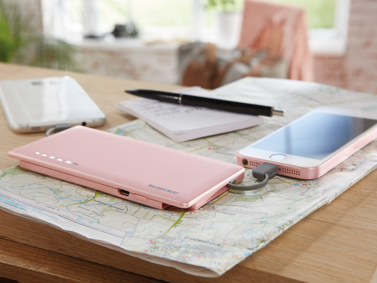 Silvercrest Power Bank with Integrated Cables1