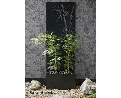 Garden Planter with Decorative Screen