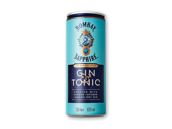 Bombay Sapphire gin og tonic eller Bacardi rom cocktail