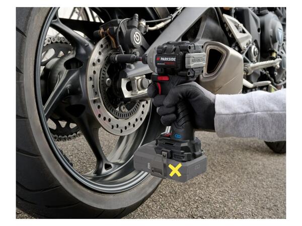 Cordless impact wrench