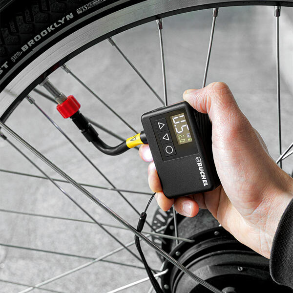 Kompakte Akku-Fahrradpumpe