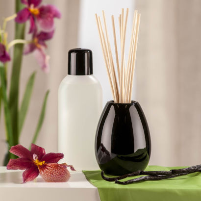 Keramisk vase med duftpinde
