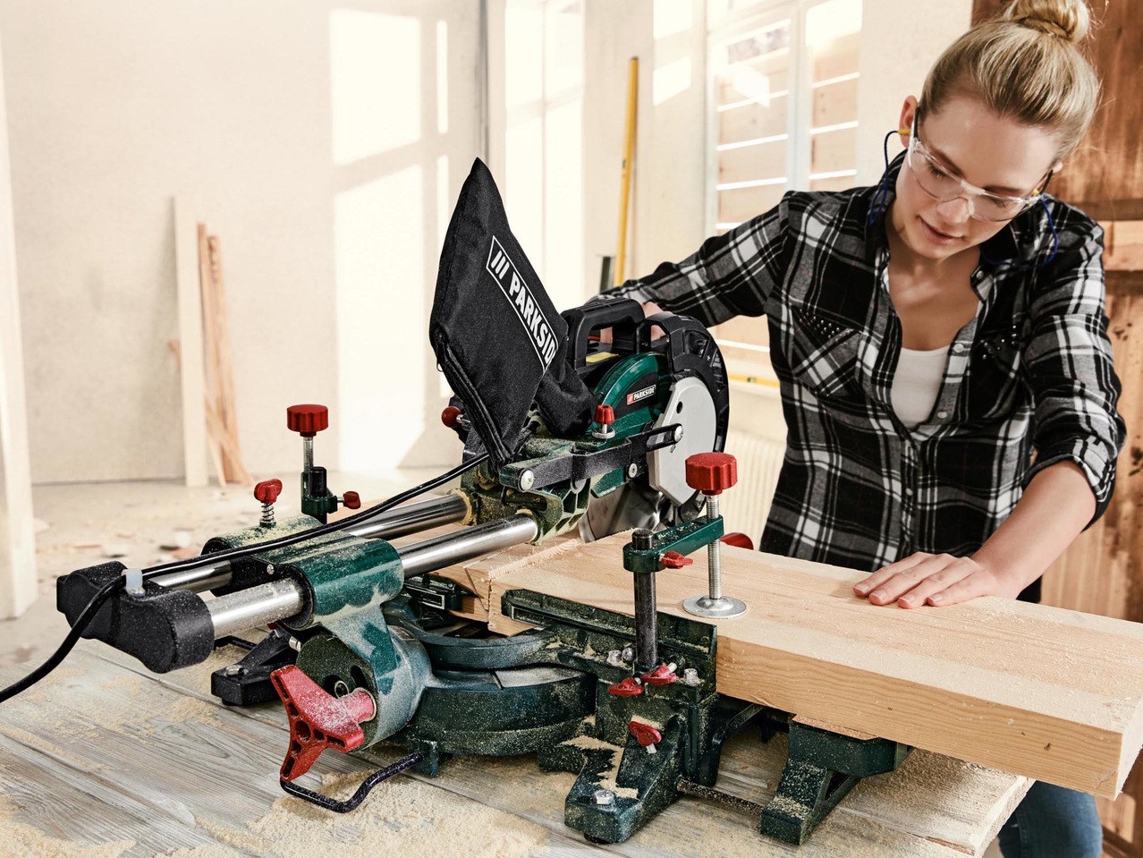 Sliding Compound Mitre Saw