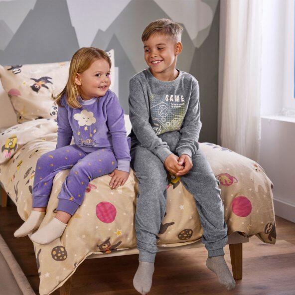 L&D(R) 				Ribfluwelen pyjama