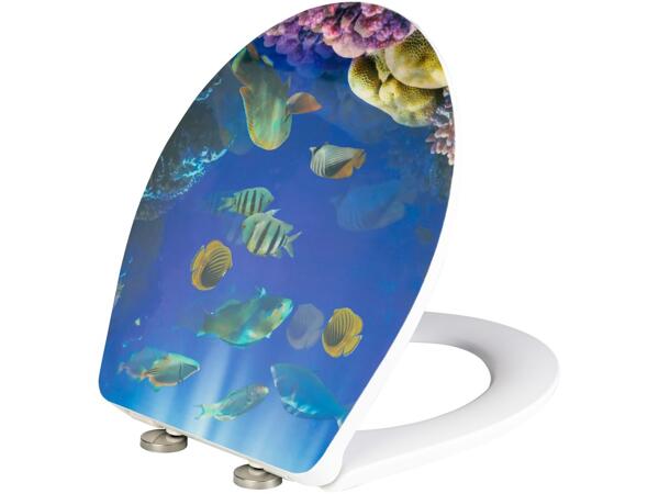 Toilet seat with soft close mechanism