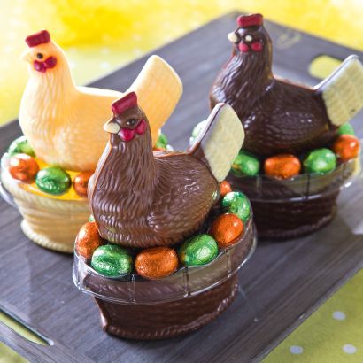 Poule sur un nid