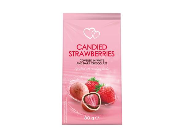 Erdbeeren umhüllt mit dunkler und weißer Schokolade
