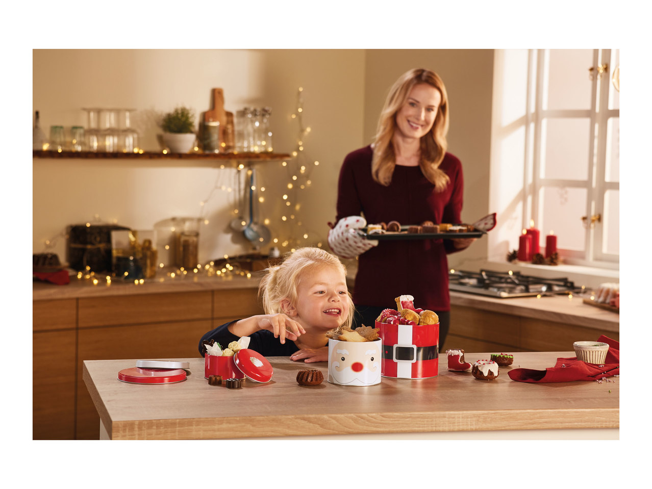 Ernesto Christmas Character Cake Tin Set1