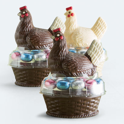 Poule sur un nid