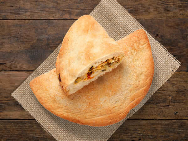 Pizza calzone margherita