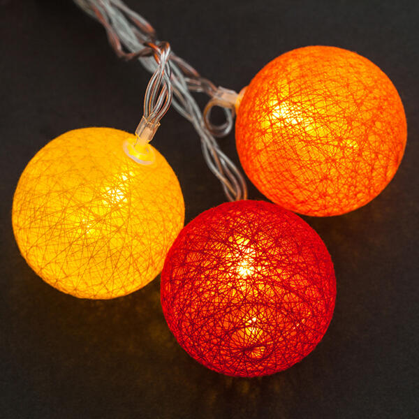 Lichterkette mit Ornamenten