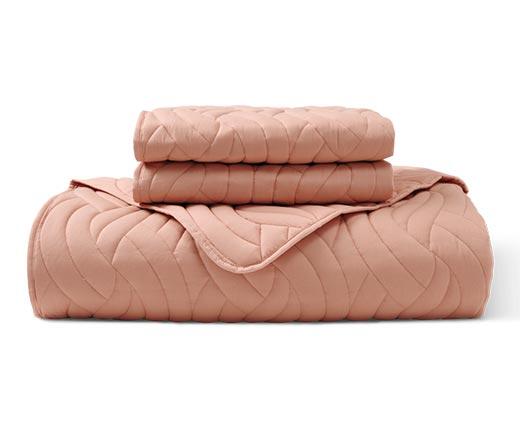 Huntington Home
Embroidered Quilt Set