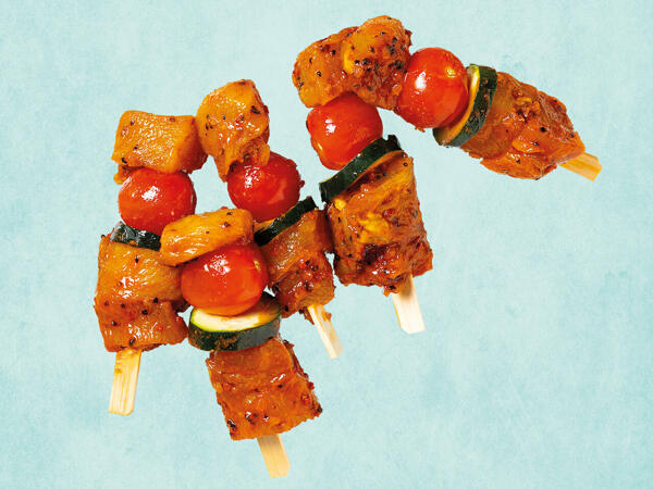 Frische mediterrane Hendl-Minispieße