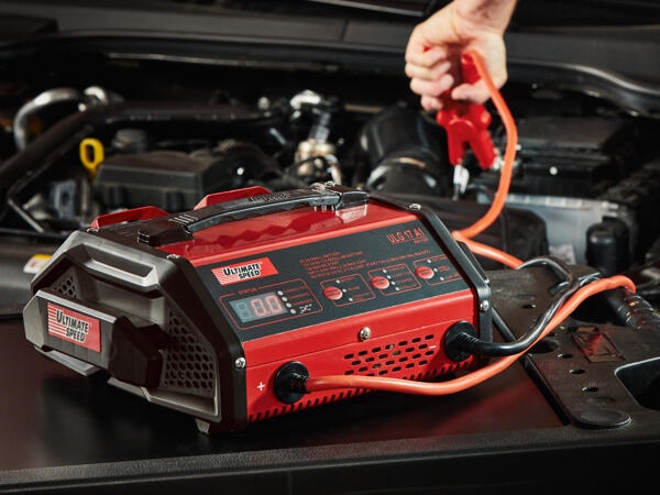 ULTIMATE SPEED(R) Batterioplader med starthjælpfunktion