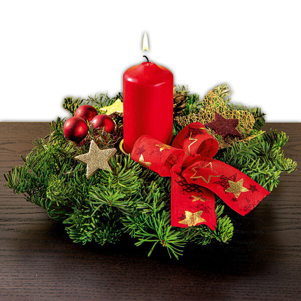 Adventsgesteck mit einer Kerze