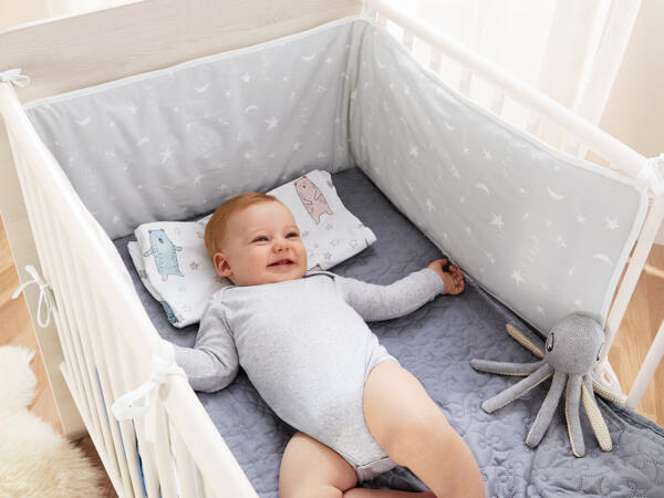 Babybett-Umrandung