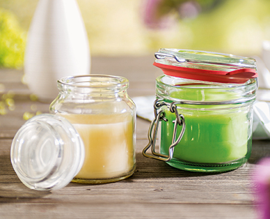 Bougie estivale parfumée dans un verre