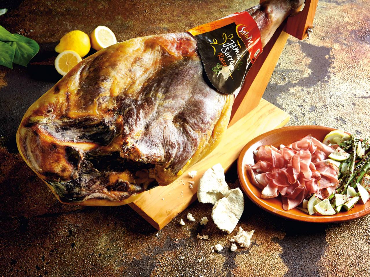 Jamón Serrano Reserva con tagliere e coltello