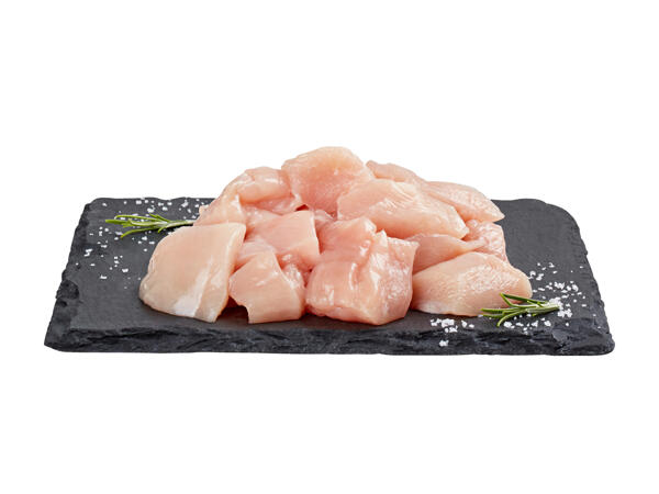 Dés de poulet frais