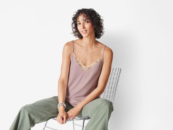 Ladies' vest top with lace