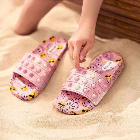 EMOJI(R) Claquettes