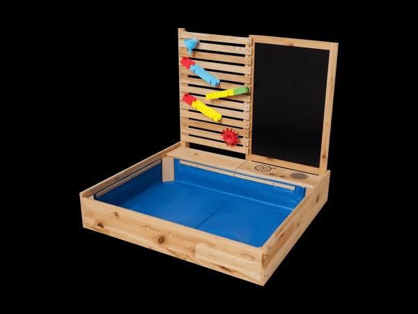 Sandkasten mit Wasserspielwand