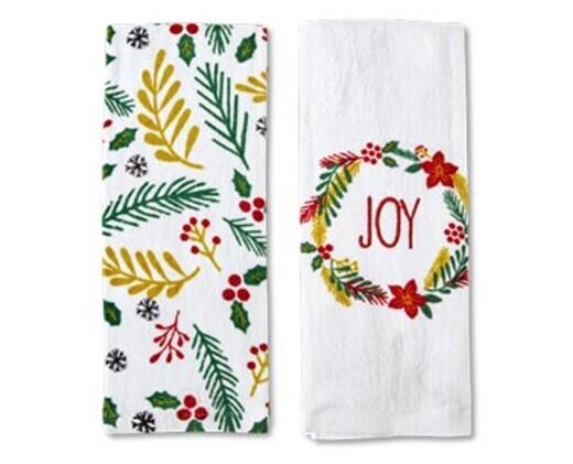 Merry Moments 
 2-Piece Holiday Towel Set